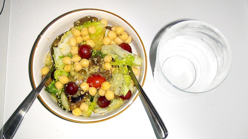 Mushroom and chickpeas salad