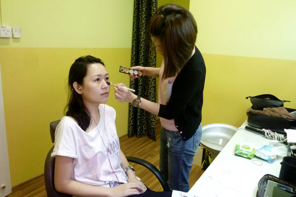 Dove Camera Confidence Shoot: Getting my makeup done