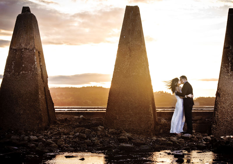 Engagement shoot: Sunset moment (Cramond Beach)