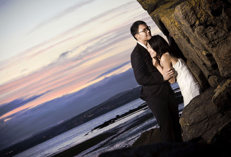 Engagement shoot: At a cliff side (Cramond Beach)
