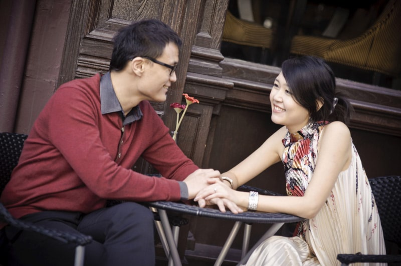 Engagement shoot: Hanging out at a cafe