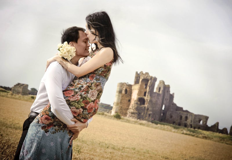 Engagement shoot: Outside Tantallon Castle