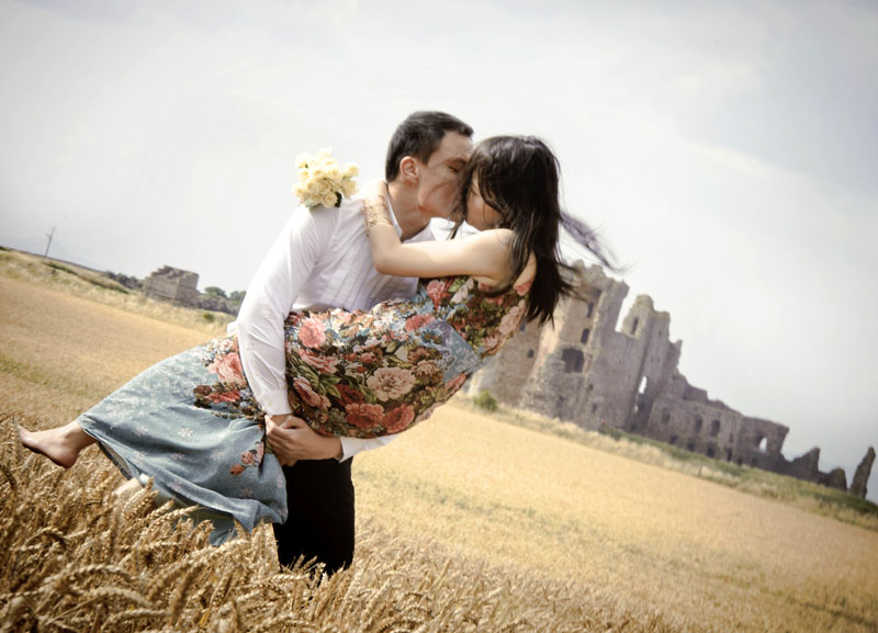 Engagement shoot: In each other's embrace (Outside Tantallon Castle)
