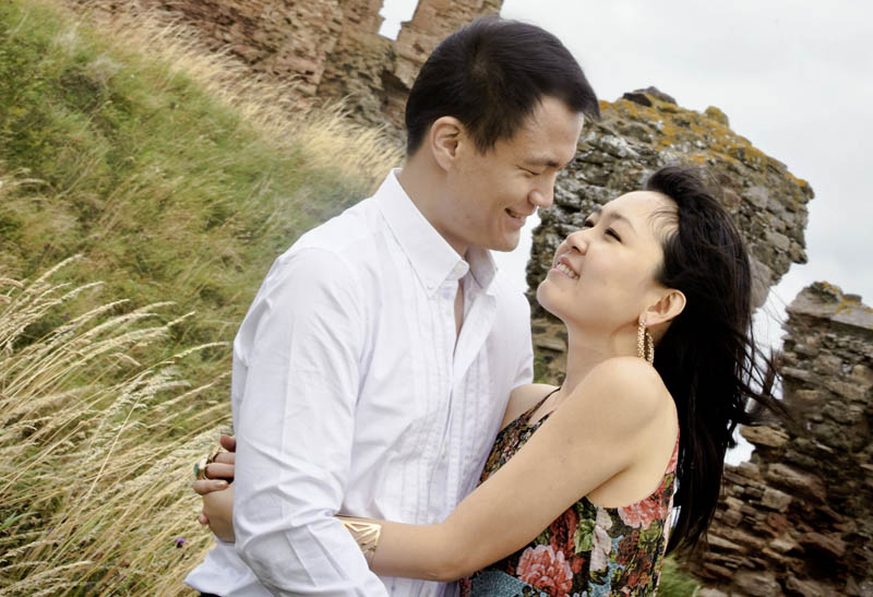 Engagement shoot: In each other's embrace (Tantallon Castle)