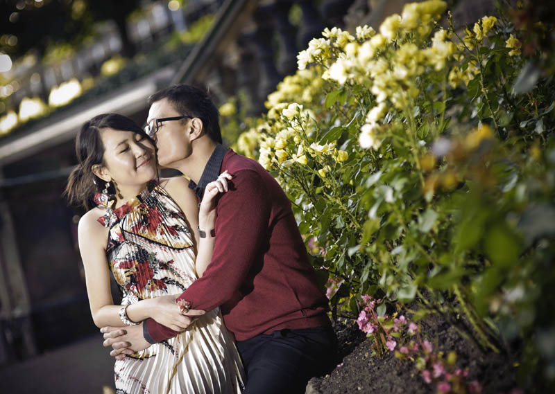 Engagement shoot: Quiet moment in the garden