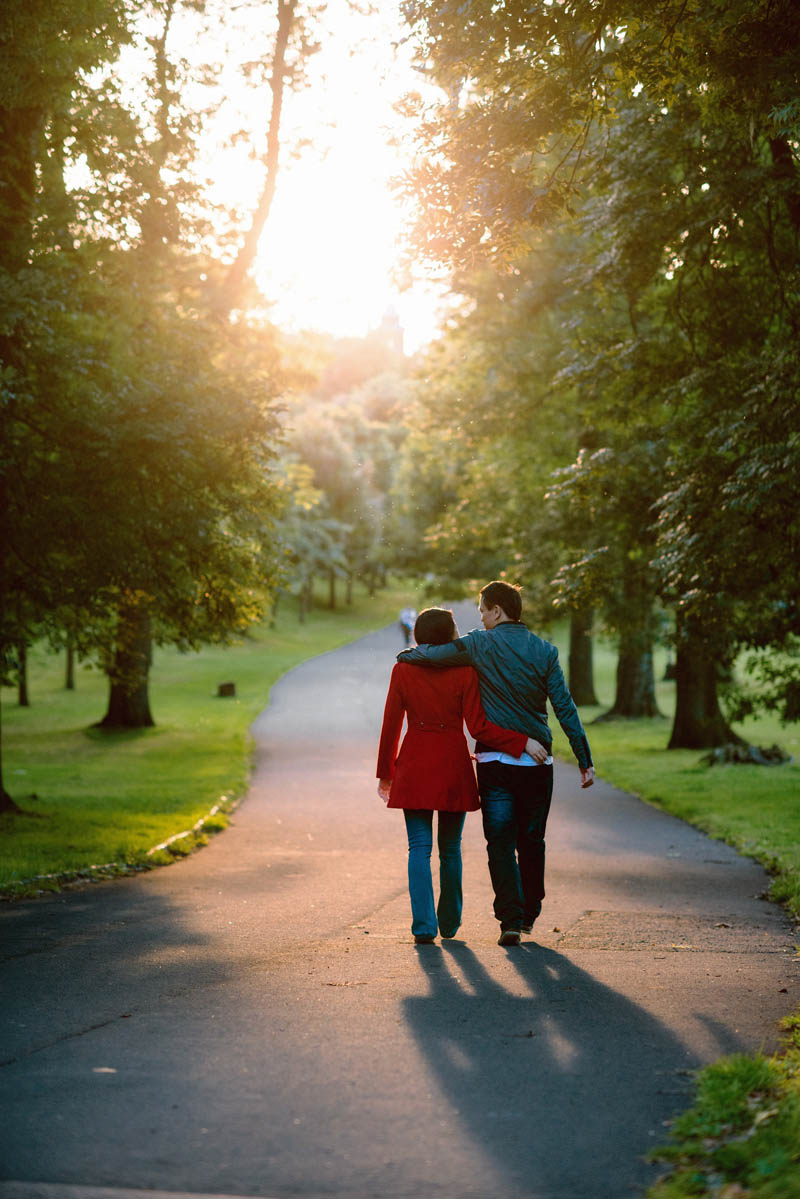 Engagement shoot: Walking into the sunset