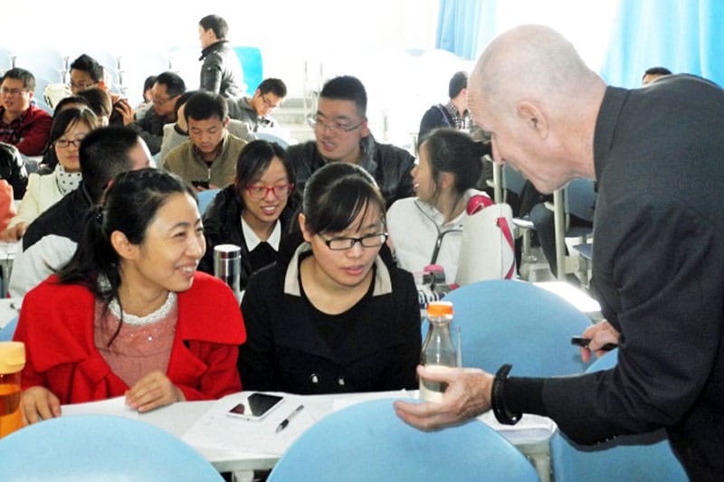 Larry helping Chinese students