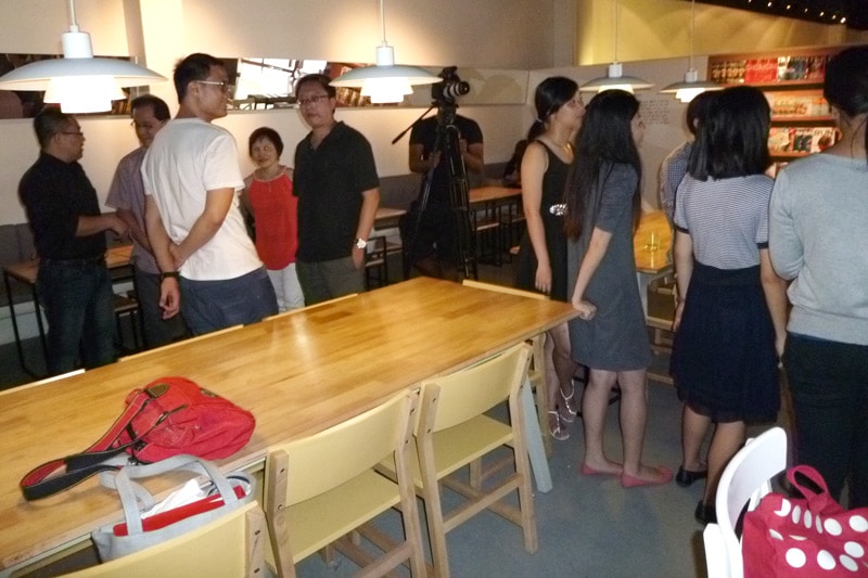 SG PE Meetup: Participants mingling #4