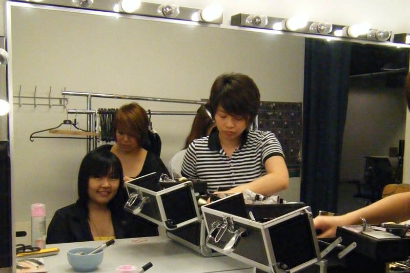 Simply Her Photoshoot (July 2010): Celes at make-up table